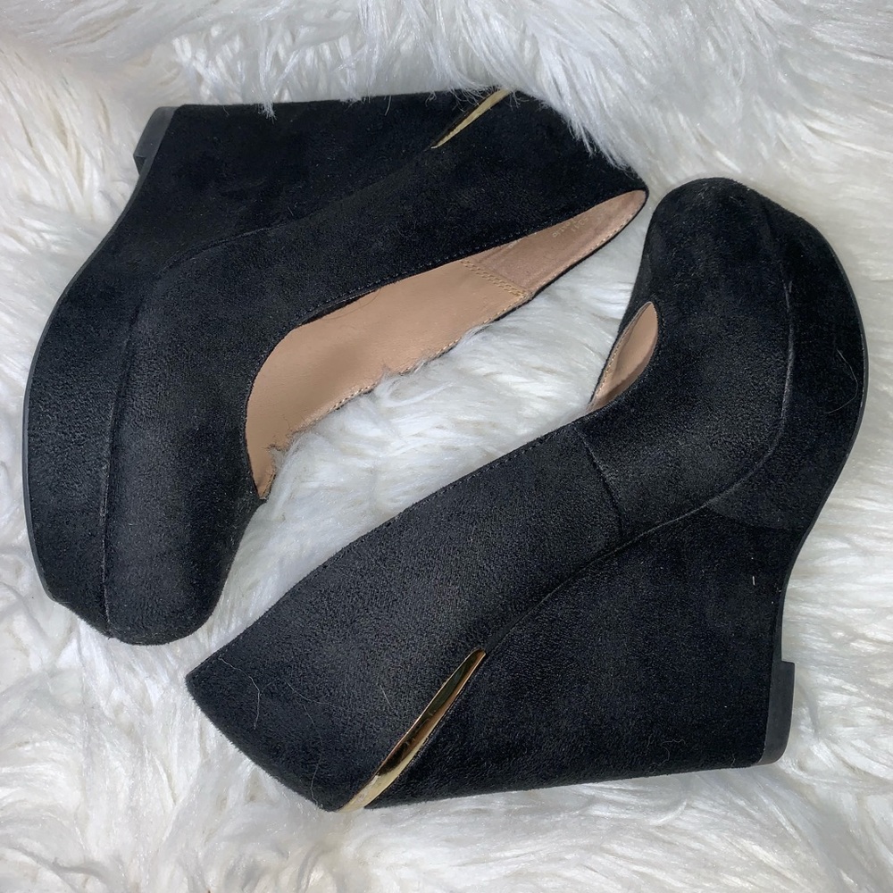 Black wedge with gold touch //